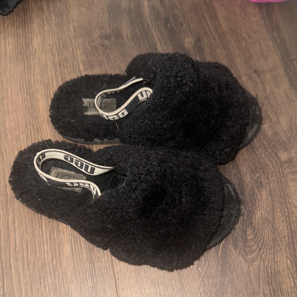 USED UGG Kids Black Fluffy Sandals